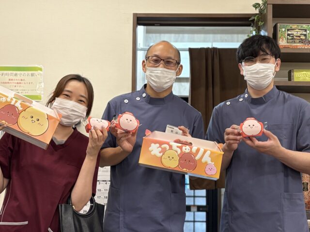 【スタッフみんなで話題のもっちゅりんをいただきました🍩】